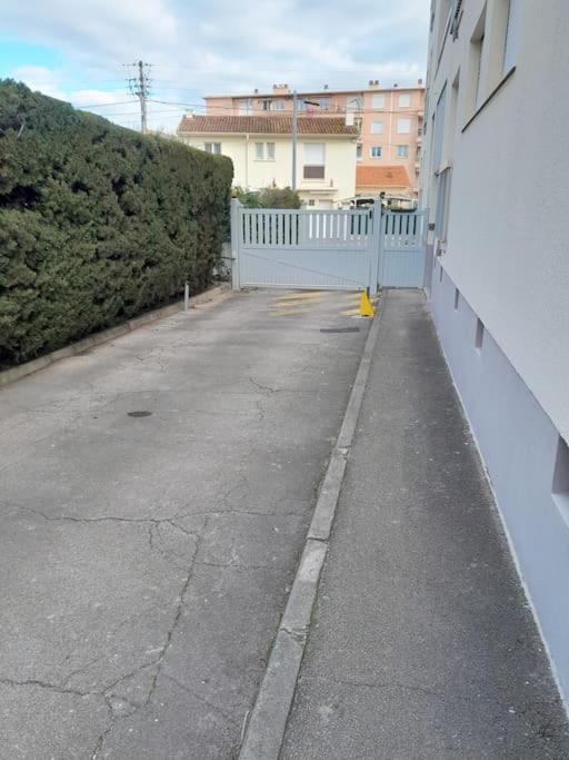 Charmant Studio Lumineux Avec Parking Prive Saint-Raphael  Exterior photo